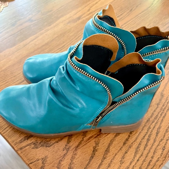 Turquoise Zippered Dress Boots - Picture 5 of 9